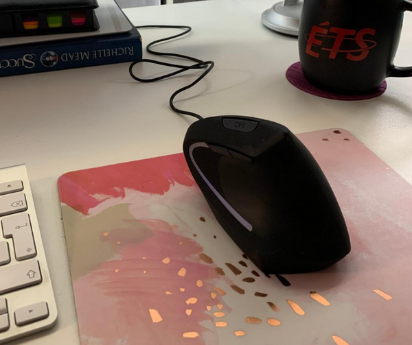 The Science Behind Vertical Mice Ergonomics and Benefits AnthroDesk